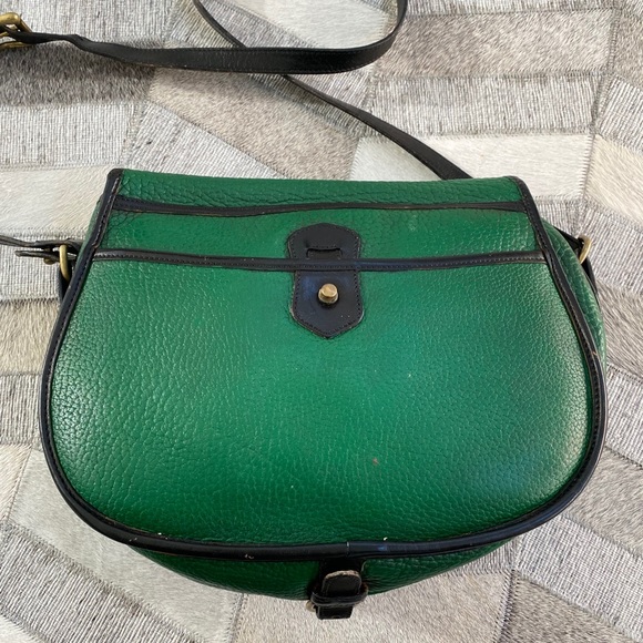 Vintage Dooney & Bourke in an Amazing Kelly Green - Picture 3 of 13